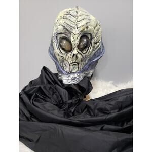 Vintage Easter Unlimited Fun World Alien Halloween Mask Martian Bubble Eyes cape